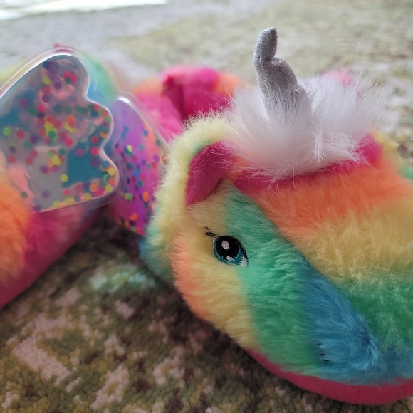🔥2/15$Bundle&save Fuzzy 🦄Girls 7-8 slippers!! - Picture 5 of 5